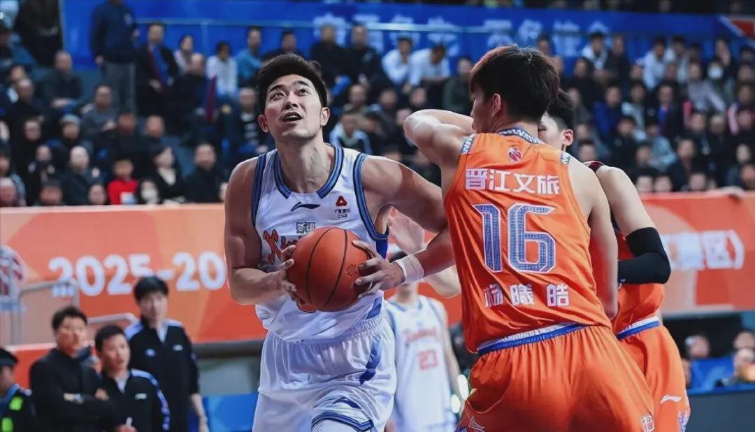 世界杯手机观看-考虑买断?曝朱旭航或离开新疆男篮,拿着大合同两年没打球