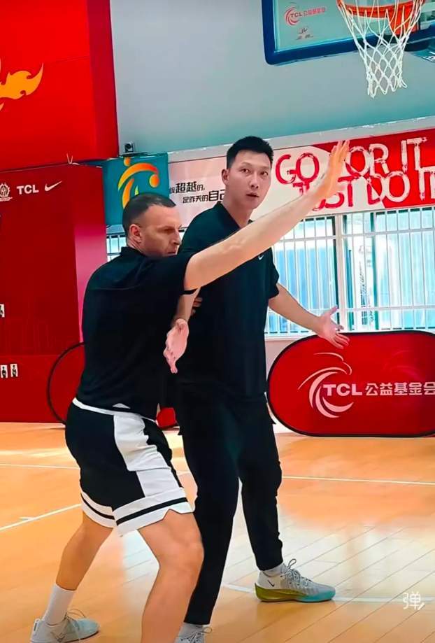 世界杯手机观看-恭喜广东,易建联终于回归了,重返球场,新岗位曝光,朱芳雨期待